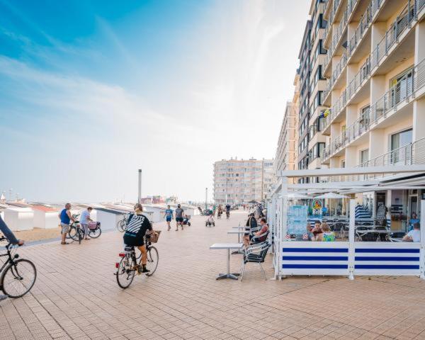 2 Slaapkamer Appartement Op De Zeedijk Van Oostende. Exteriör bild